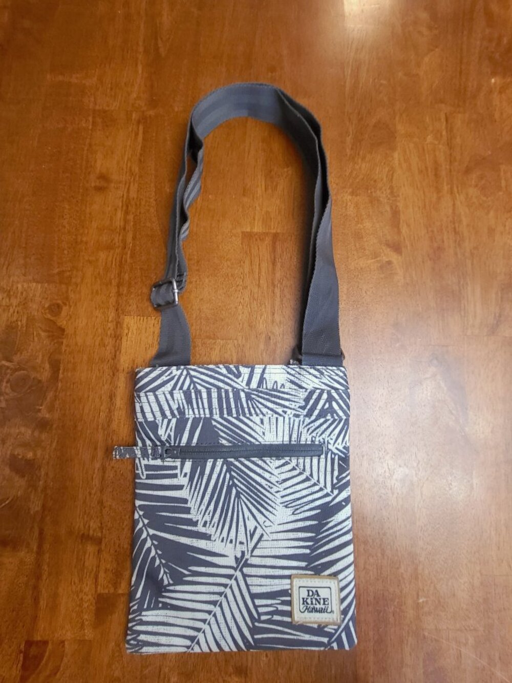 Dakine ~ Cross Body Bag / Purse ~ Excellent Condition